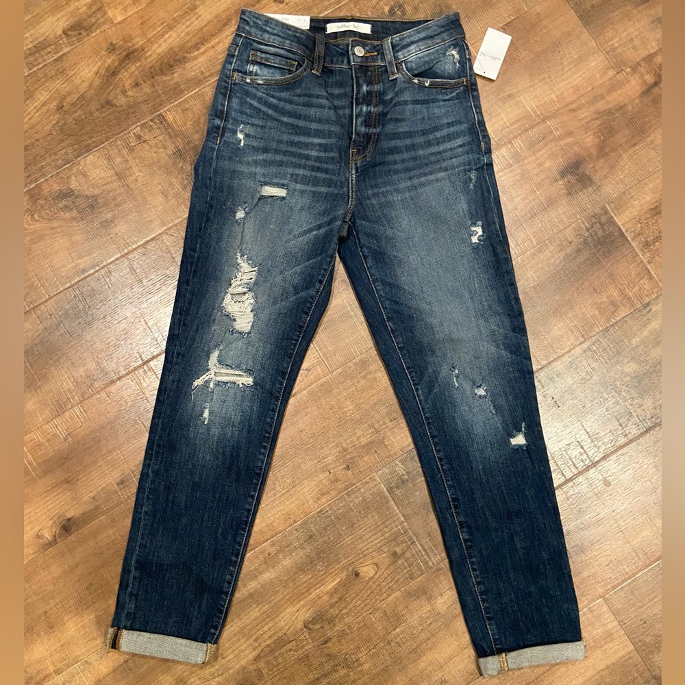 BNWT Buckle jeans.